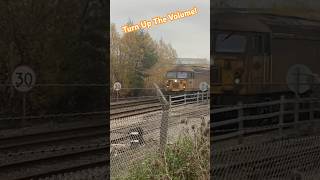 A FILTHY 56302 THRASHES through Uttoxeter class56 colasrail train britishrailways uttoxeter [upl. by Anaiq192]