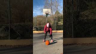 L’entraînement du dribble au basketball 🏀 holidayswithshorts basketball dribble [upl. by Betty]