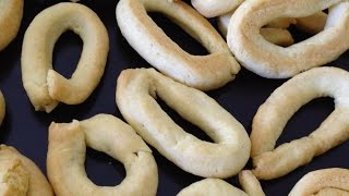 Ricetta Taralli pugliesi Tarallini con olio e vino bianco [upl. by Regan]