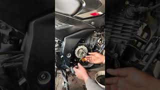 pulsar n250 ki clach plate Kaise dalenbajaj baikmehanic trending viralvideo shortsvideo [upl. by Ruford628]