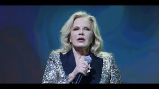 En larmes Sylvie Vartan réagit aux propos de Laeticia Hallyday [upl. by Aker952]