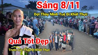 Sáng 811 Đợi Thầy Minh Tuệ Đi Khất Thực Bà Con Xếp Hàng Ngay Ngắn Đợi Thầy Minh Tuệ Đi Qua [upl. by Edyaw465]