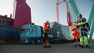 Tunga Divisionen transporterar turbin på 225ton mellan Finspång och Norrköping [upl. by Naginarb815]