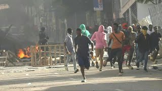 Haïti Les manifestants dans les rues pour réclamer le départ du Premier ministre  AFP [upl. by Atnauqal]