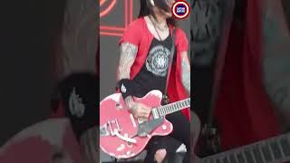 Slash And Richard Fortus Guitar Solo Slither Guns N’ Roses [upl. by Anazraf]