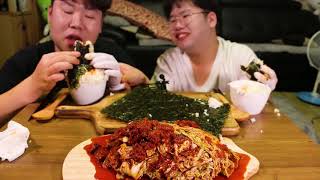 맵다는 실비김치 돼지 형제는 거뜬히 먹었습니다먹방 mukbang [upl. by Reviel394]