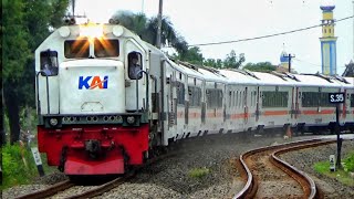 LOKO CC 201 TENAGA SUPER  NONTON KERETA API SORE DI BARAT STASIUN LAMONGAN [upl. by Eardna351]