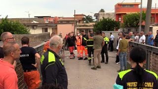 Napoli crolla palazzina a Saviano le immagini dei soccorsi [upl. by Lexerd]