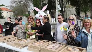 Na uskršnje jutro u organizaciji TZ Split dijelile su se pisanice i sirnice u Strossmayerovom park [upl. by Krystin]