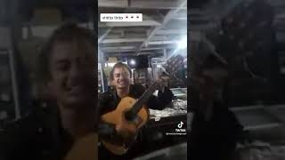 cantante callejero te recuerdo con un vinito tinto [upl. by Nidnal]