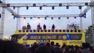 Model Yalnızlık Senfonisi  İTÜ 3 Mayıs 2013 CANLI PERFORMANS [upl. by Ennazus]