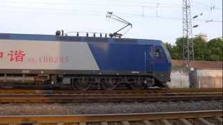 Exploring railway in China mainline locomotives at Wuchang Station [upl. by Hulbert851]