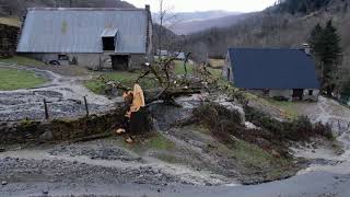 Les images impressionnantes de la coulée de boue qui a coupé la route de La Mongie 65 [upl. by Aeret477]