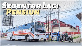 MERASAKAN LAGI BERDIRI DI PINTU Bus Klasik amp Crew Mantab  Gunung Mulia Mercy Lawas Non AC [upl. by Akimak]