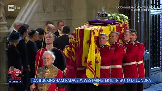 Regina Elisabetta il feretro ha lasciato Buckingham Palace  La Vita in diretta 14092022 [upl. by Annaerb671]