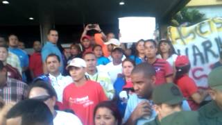 Agresión a María Corina y su equipo en Aeropuerto de Puerto Ordaz 14032014 [upl. by Arada337]