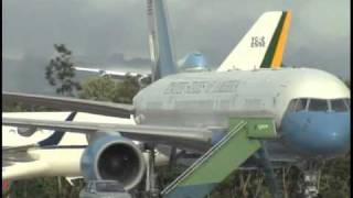 Presidente dos Estado Unidos Barack Obama chega à Base Aérea de Brasília [upl. by Aken]