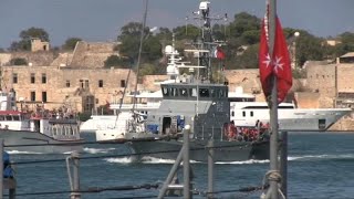 Llegan a Malta tras días en el mar los 58 migrantes recatados por el Aquarius [upl. by Ingles433]