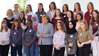 Girls‘ Day HPIDoktorandin präsentiert HPI SchulCloudProjekt im Bundeskanzleramt [upl. by Yruy]