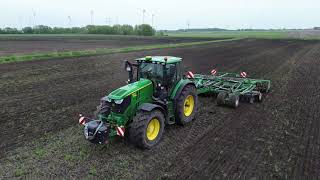 JohnDeere 6250R mit einer 6m Kerner Scheibenegge bei der Bodenbearbeitung [upl. by Asikal]