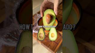 How to save half an avocado 🥑 كيفاش تحافظ على نص أفوكا بعد الفتح food healthy hack avocado [upl. by Ettezzus978]