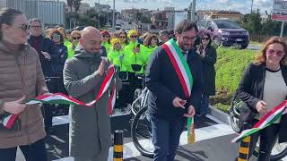 Casamassima inaugurato il ponte ciclopedonale che collega il paese al Parco Commerciale [upl. by Oderfodog572]