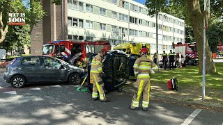 AUTO OP ZIJN KANT NA AANRIJDING MET ANDERE AUTO [upl. by Birk938]