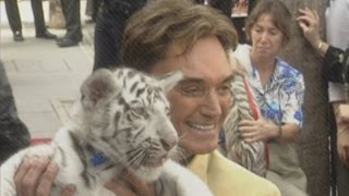 Siegfried amp Roy tiger infamous for onstage attack dies [upl. by Hatti]