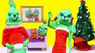 Sniffycat LOL Familes  The Santa LOL Family vs The Grinch LOL Family  Toys and Dolls Fun for Kids [upl. by Neumeyer845]