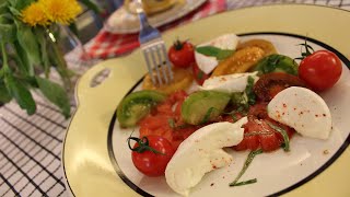 La SALADE DE TOMATES MOZZARELLA de Bufflonne sauce balsamique  Gourmandises TV [upl. by Huskey]