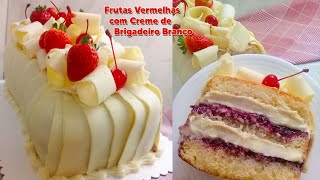 Esse Bolo de Frutas Vermelhas vai te conquistar Massa fofinha e recheio super cremoso [upl. by Emilio]