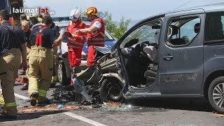 Schwerer Crash in LinzEbelsberg fordert ein Todesopfer und fünf teils Schwerverletzte [upl. by Sardella538]