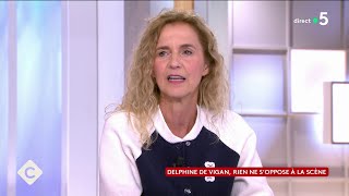 Delphine de Vigan  zoom sur les figurants au cinéma  C à Vous  10102024 [upl. by Kallista]