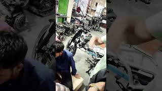 2 Wellers Bike mechanic Trining Full engine open Bajaj cng  Demoengine [upl. by Anelak]