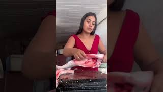 Cortando uma dourada pra fritar veja como é fácil e rápido peixaria fish [upl. by Virgilia22]