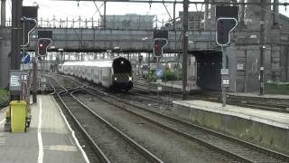 Vakantiedrukte in Oostende station [upl. by Nelav60]