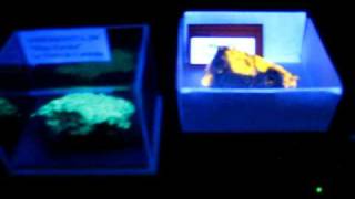 Fluorescencia en minerales [upl. by Nauqyaj]