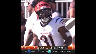 Zack Moss catches for a 19yard Gain vs Cleveland Browns [upl. by Diamante458]