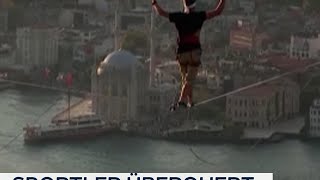 Sportler überquert Bosporus auf Slackline [upl. by Lenwood]