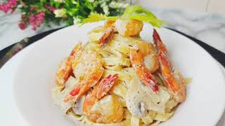 tagliatelles aux crevettes et champignons مقرونة بيضاء بالكرام الفرش و الكروفات [upl. by Kirtley]