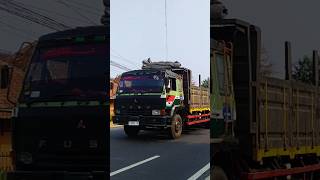 TRUK FUSO TRONTON LONG SASIS PANJANG BAK BESI TANPA MUATAN NGEBUT CEPAT shorts trending subscribe [upl. by Lanod]