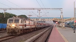 12796 Lingampalli Vijayawada Intercity Express gets no clearance from Ghatkesar Railway Station [upl. by Levy]