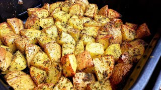 The Best CRISPY Air Fryer Potatoes in 20 minutes Garlic Herb Potatoes  New year special recipe [upl. by Onnem]