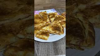 Pizza sfogliata veloce divertirsiincucina shortvideo [upl. by Gilly670]