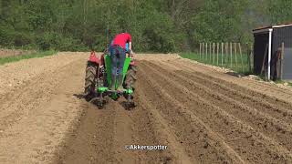 Akkerspotter  Work Aardappels poten  Planting Potatoes 2018 Bomet [upl. by Alled]