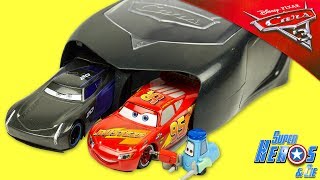 Disney CARS 3 Lanceur Pit Crew Jackson Storm Flash McQueen Disneystore Jouet Toy Review Launcher [upl. by Aicemaj]