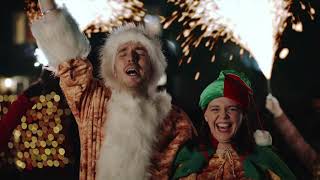 A Sausage CaRoll  Walkers Christmas Advert 2020  Walkers Crisps [upl. by Kendal663]