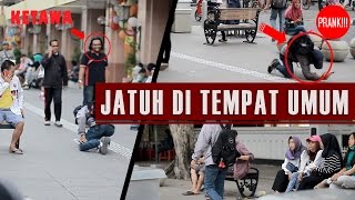 LUCU PuraPura jatuh di tempat umumbagaimana reaksi orang Prank Indonesia [upl. by Delila]