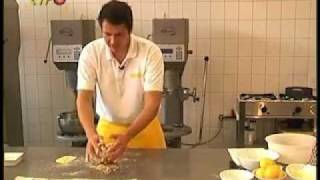 Zimtsterne backen mit Dominic Padeffke von der BäckereiKonditorei Padeffke aus Mössingen [upl. by Geffner]