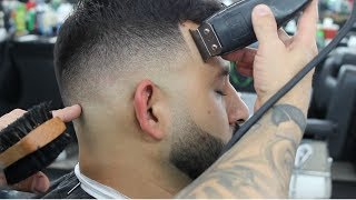 SIMPLE HAIRCUT TUTORIAL  HOW TO DO A MID SKIN FADE [upl. by Ariaet675]